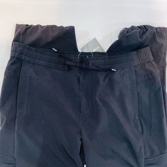 Eddie Bauer black Capri cargos - Picture 2 of 13